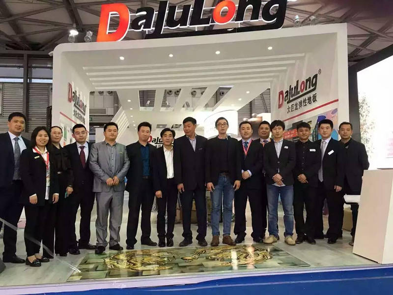 巨龍領(lǐng)導(dǎo)合影