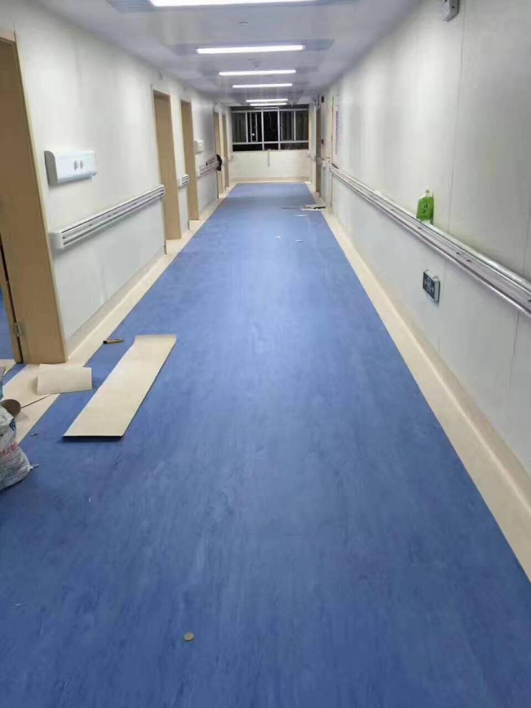 什么同質(zhì)透心pvc地板?